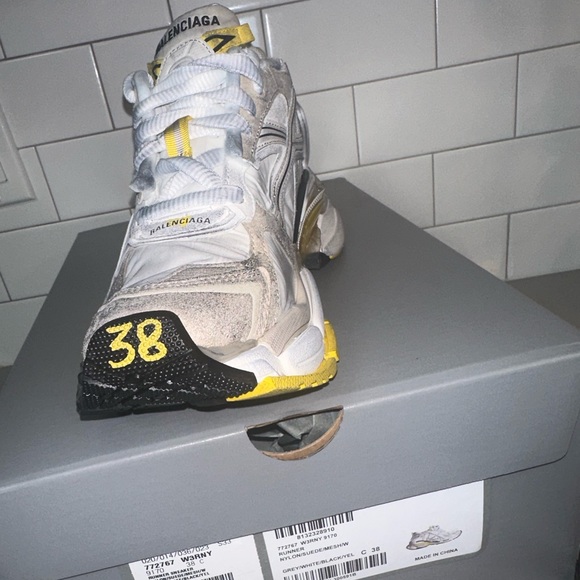 Leather free
Sneaker
Nylon and suede-like fabric
Worn-out effect - Picture 6 of 8